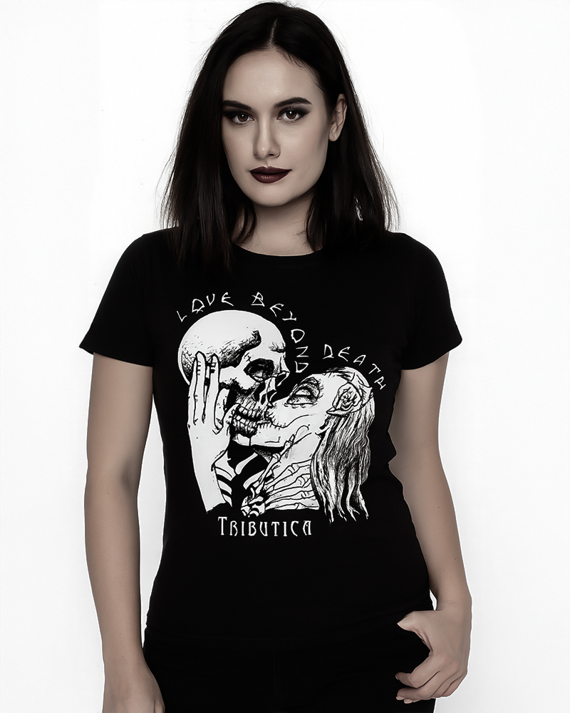 Love Girlie Shirt alt="Love beyond death Unisex Shirt von Tributica – schwarzes T-Shirt mit Totenkopf und La Catrina Tattoo-Motiv"