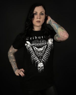 alt="Schwarzes Tributica T-Shirt mit tierischer Symbolik – Beast Design"
