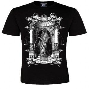 alt="Mors Omnia Aequat Unisex-Shirt von Tributica Streetwear – Bio T-Shirt mit weißem Aufdruck"