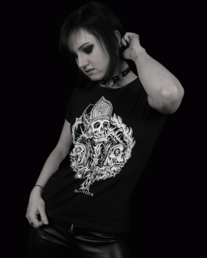 alt="Nachhaltiges Unisex Streetwear Shirt mit Godless-Design – fair produziert"