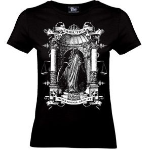 Mors Girlie alt="Girlie Shirt Mors Omnia Aequat – Frontansicht auf Model"