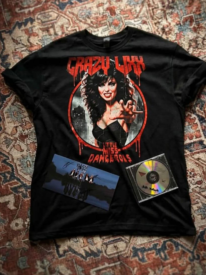 Crazy Lixx Bandpaket mit signierter CD „Thrill Of The Bite“ (2025) und T-Shirt (S–2XL). Perfekt für Fans – jetzt Crazy Lixx Bandpaket sichern! Crazy Lixx Bandpaket mit signierter CD „Thrill Of The Bite“ (2025) und T-Shirt (S–2XL). Perfekt für Fans – jetzt Crazy Lixx Bandpaket sichern!