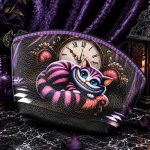 Kosmetiktasche Grinsekatze von Enomis Manufaktur – 100 % Handmade aus Kunstleder. Außergewöhnliches Gothic Design, kompakt und praktisch.