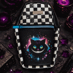 Smartphonetasche Sarg Grinsekatze von Enomis Manufaktur – 100 % handmade, außergewöhnliches Gothic-Design, Sargform und praktisches Staufach.